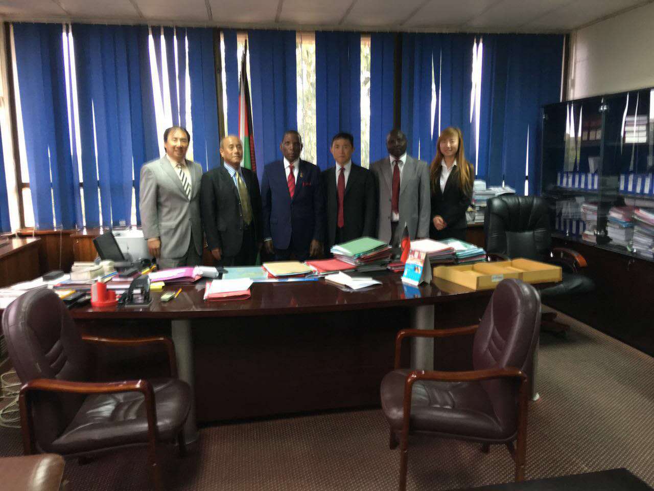 Photo of Company Leaders and the Minister of Industry, Commerce and Tourism