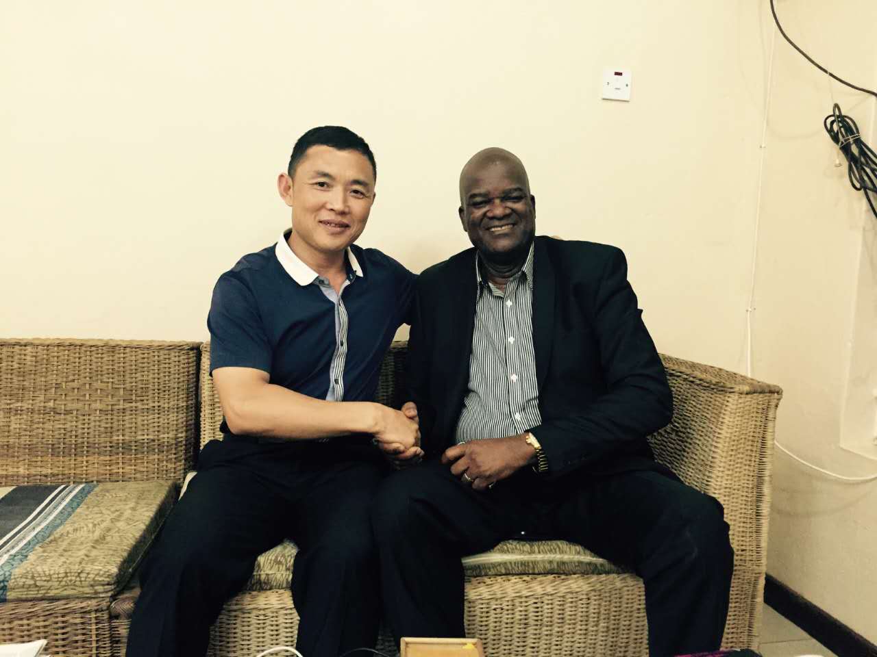 Photo of Mr. MA Zhanjiang and the Chief Executive of the Police Department