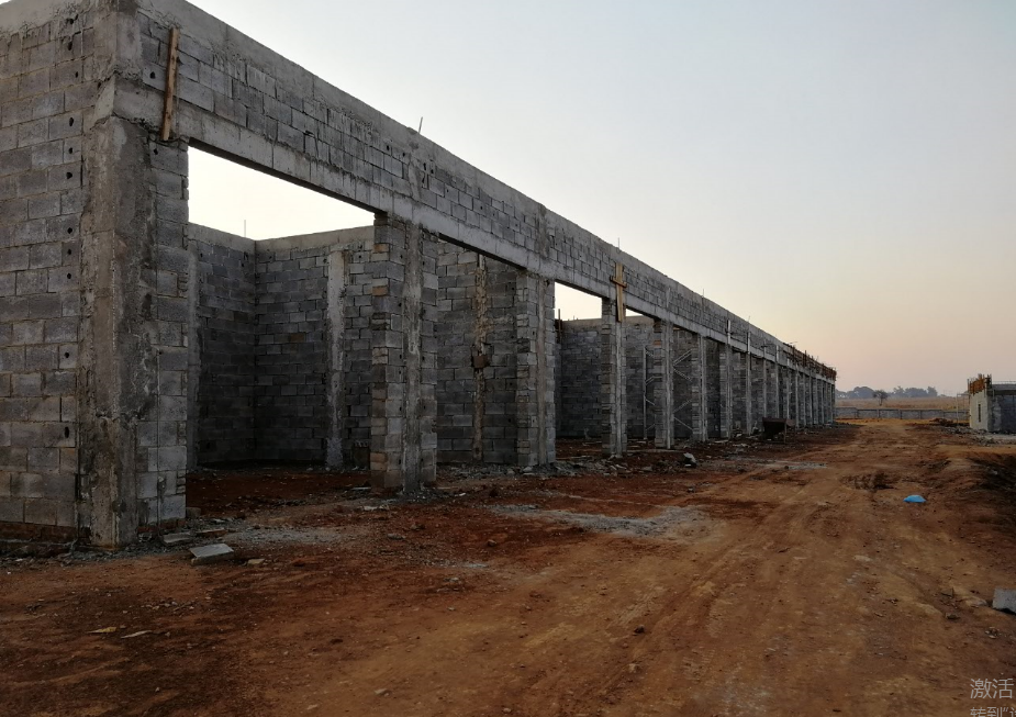 The first floor of shops2